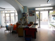 locale commerciale in vendita a Prato