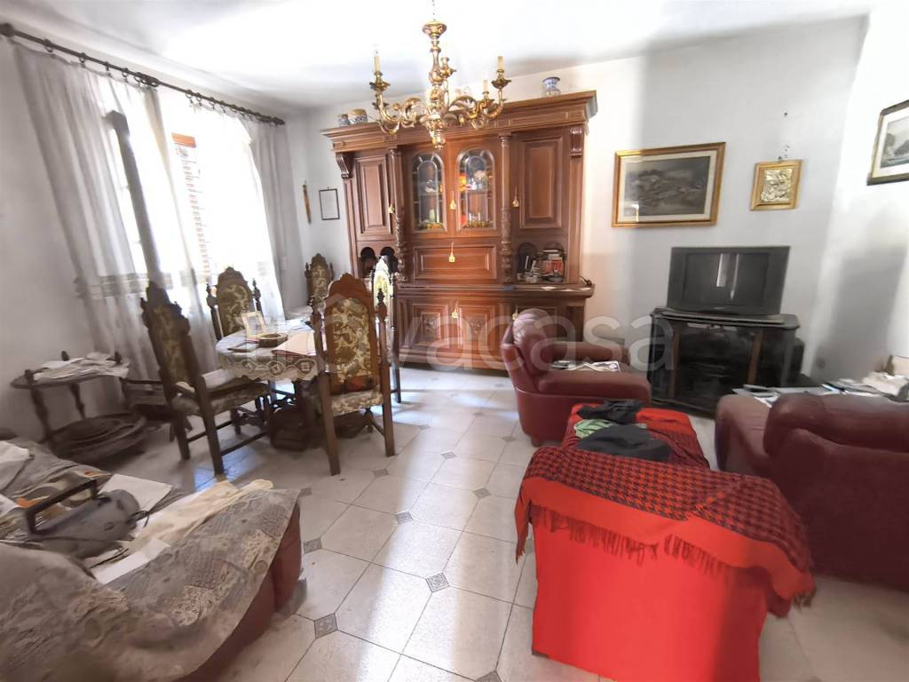 casa indipendente in vendita a Prato in zona Cafaggio
