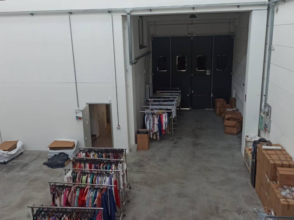 locale commerciale in vendita a Prato in zona Paperino