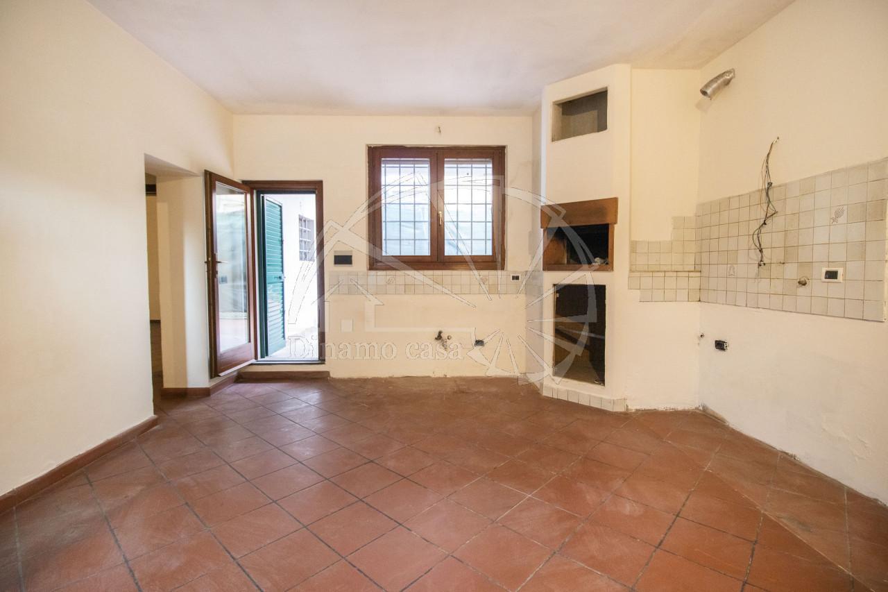 casa indipendente in vendita a Prato in zona Grignano