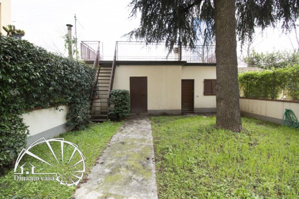 casa indipendente in vendita a Prato in zona Grignano