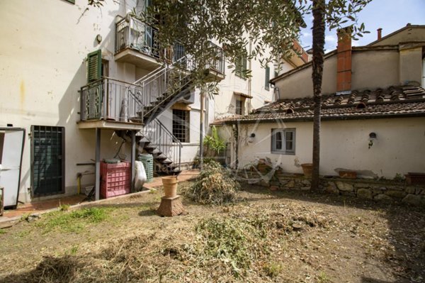 casa indipendente in vendita a Prato