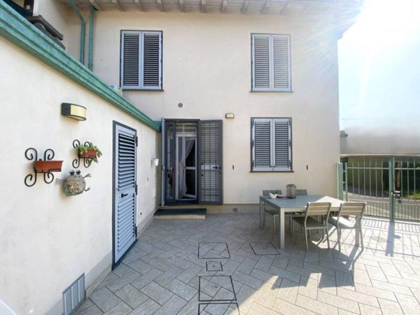 casa indipendente in vendita a Prato in zona Vergaio