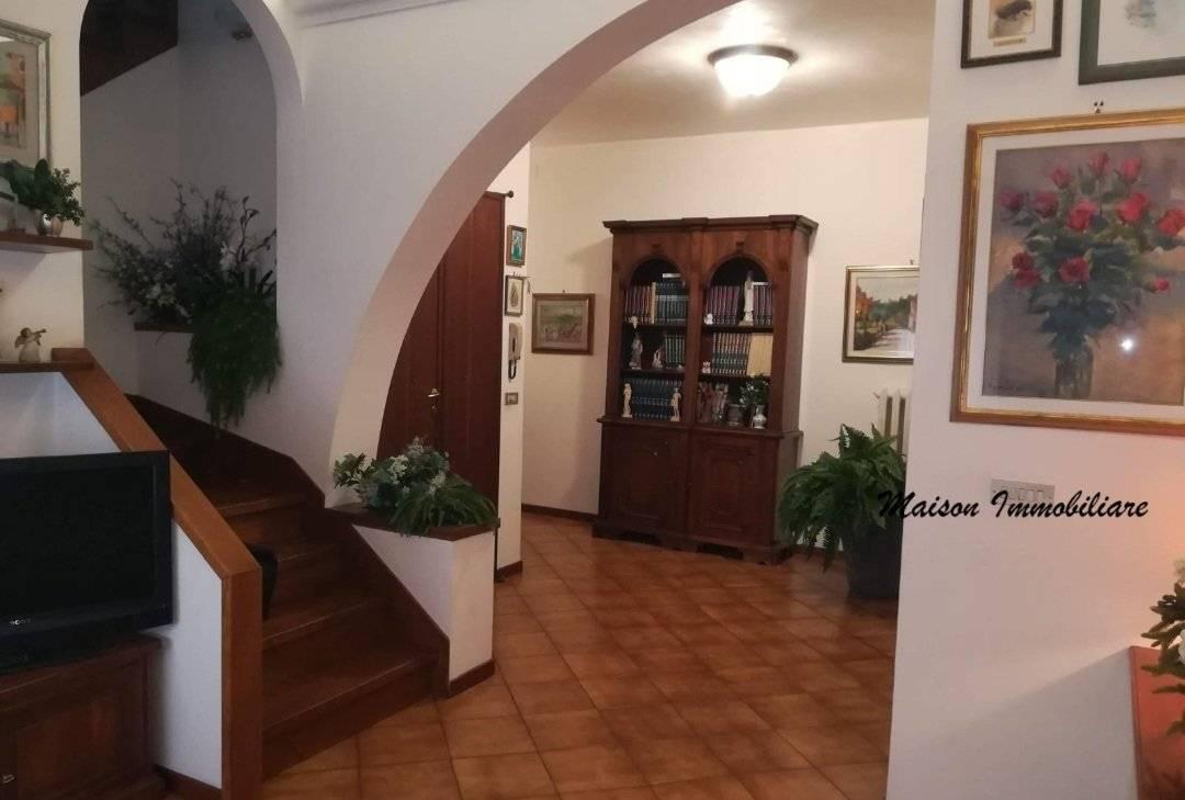 casa indipendente in vendita a Prato