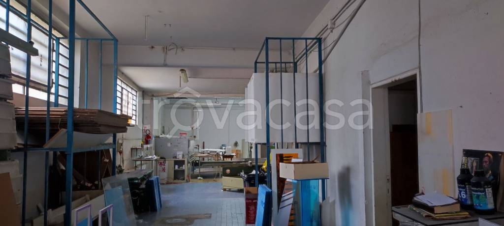 locale commerciale in vendita a Prato