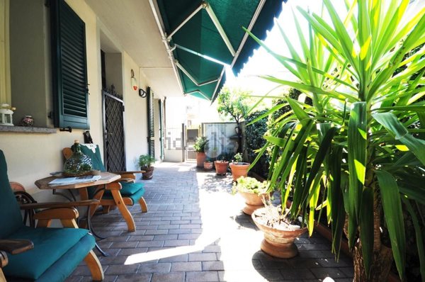 casa indipendente in vendita a Prato