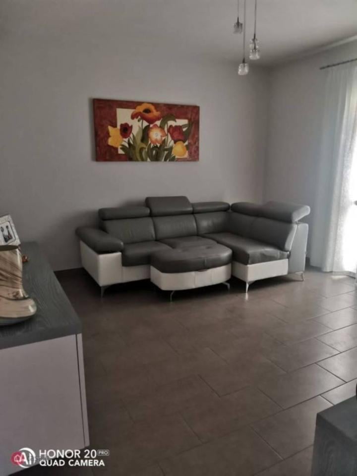 casa indipendente in vendita a Prato in zona Vergaio