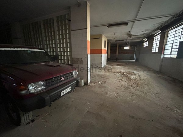 locale di sgombero in vendita a Prato