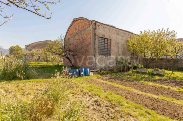 casa indipendente in vendita a Prato in zona Sant'Ippolito