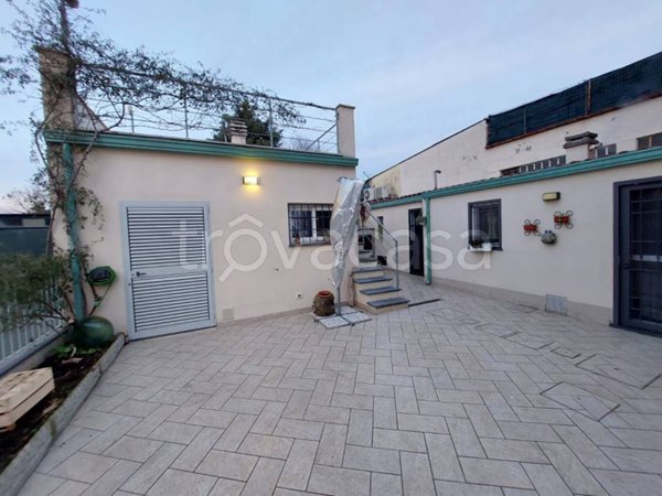 casa indipendente in vendita a Prato in zona Vergaio