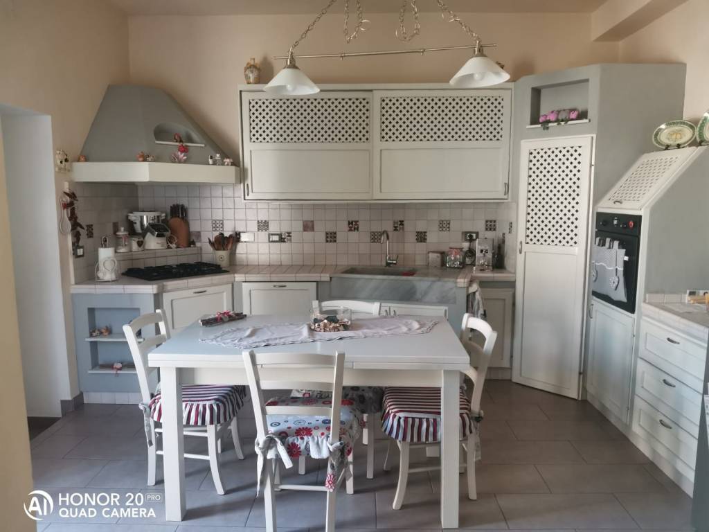casa indipendente in vendita a Prato in zona Vergaio