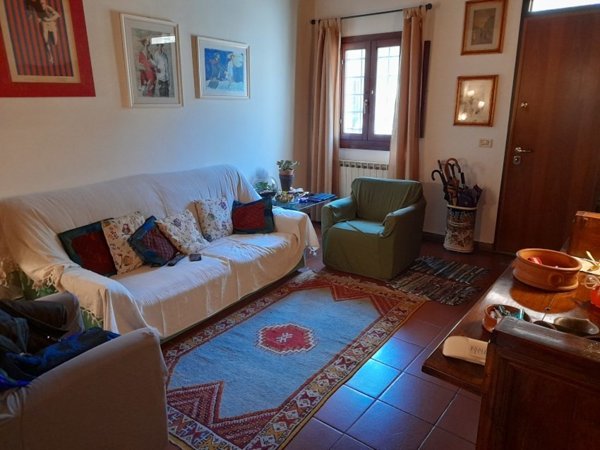 casa indipendente in vendita a Prato in zona Cafaggio