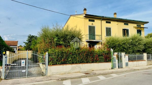 casa indipendente in vendita a Prato in zona San Giusto