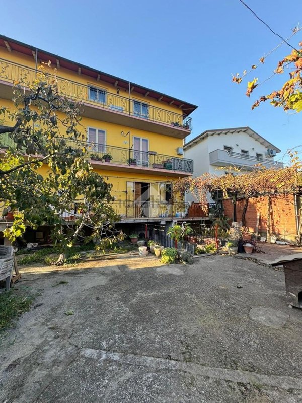 appartamento in vendita a Prato in zona Narnali