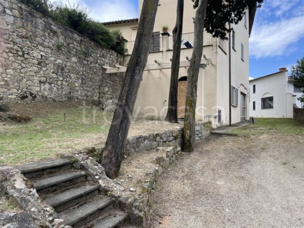 casa indipendente in vendita a Prato