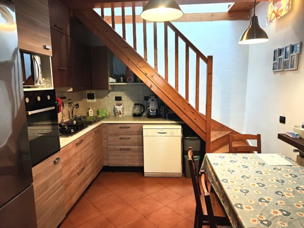 casa indipendente in vendita a Prato