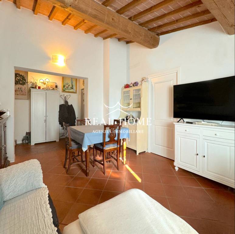 appartamento in vendita a Prato in zona Fontanelle
