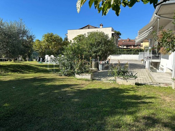 casa indipendente in vendita a Prato