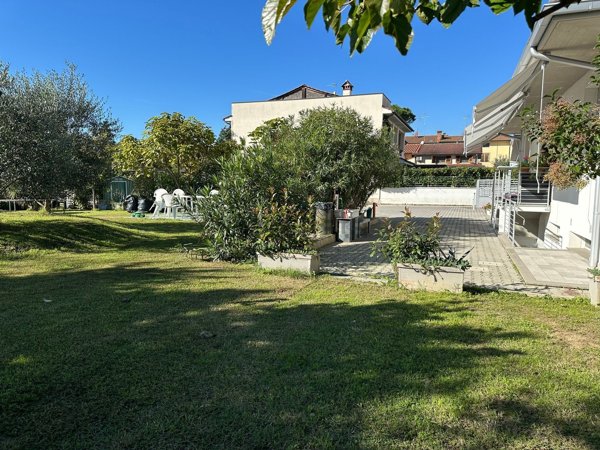 casa indipendente in vendita a Prato