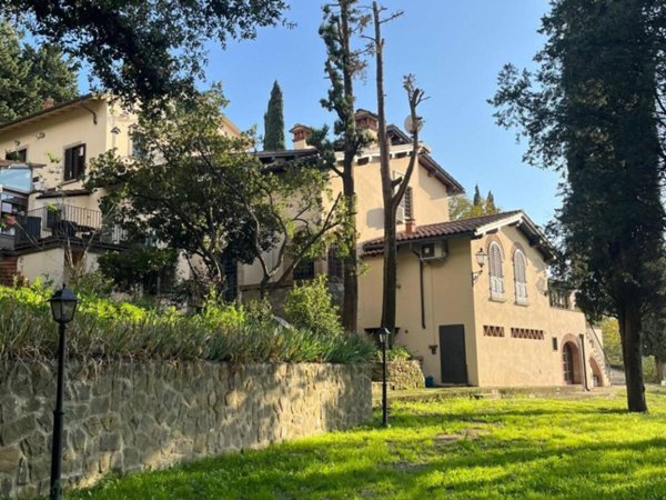casa indipendente in vendita a Prato in zona Figline