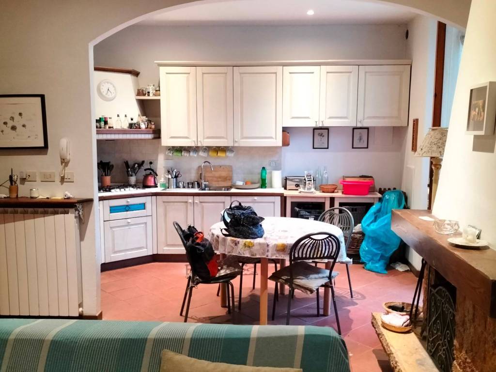 casa indipendente in vendita a Prato in zona Grignano