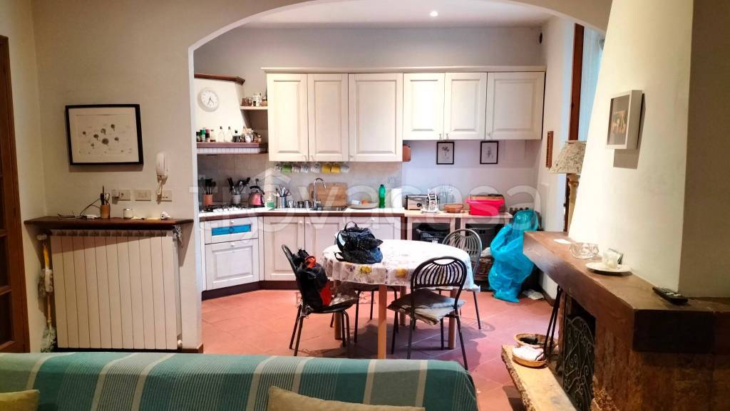 casa indipendente in vendita a Prato in zona Grignano