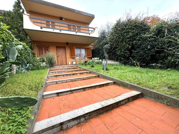 casa indipendente in vendita a Prato in zona Figline