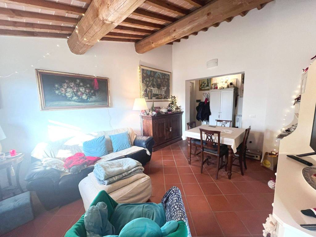 appartamento in vendita a Prato in zona Fontanelle