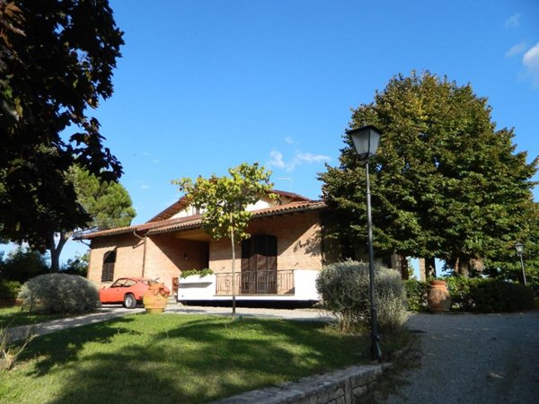 casa indipendente in vendita a Prato