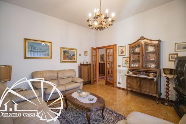 casa indipendente in vendita a Prato