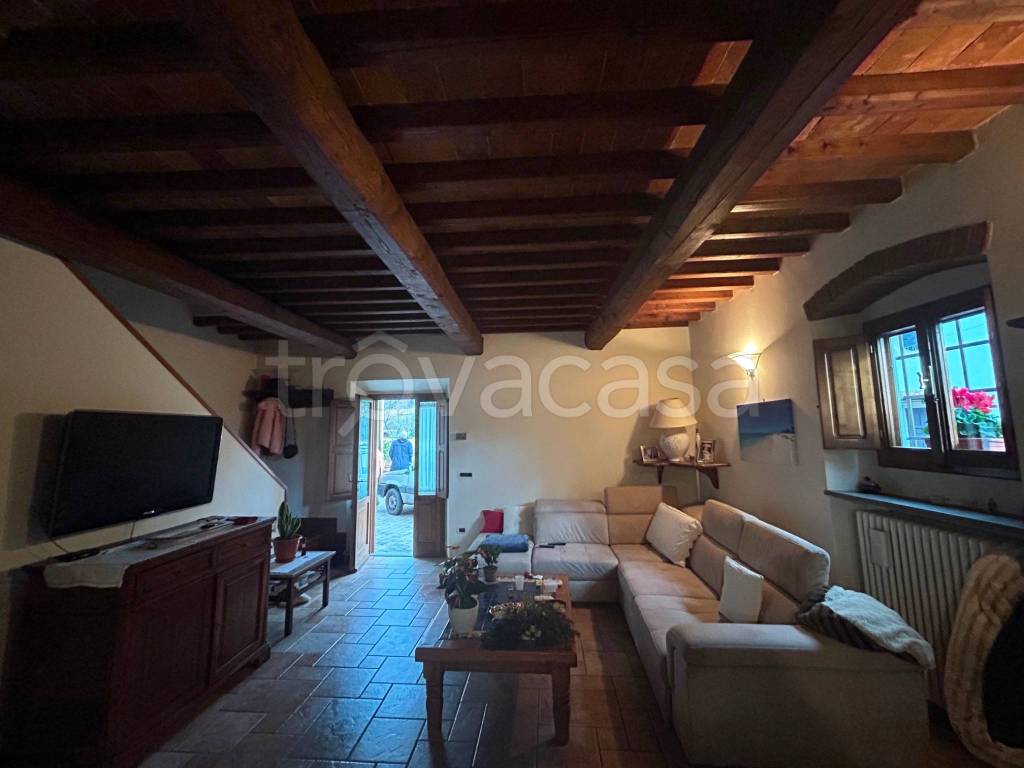 casa indipendente in vendita a Prato in zona Gonfienti