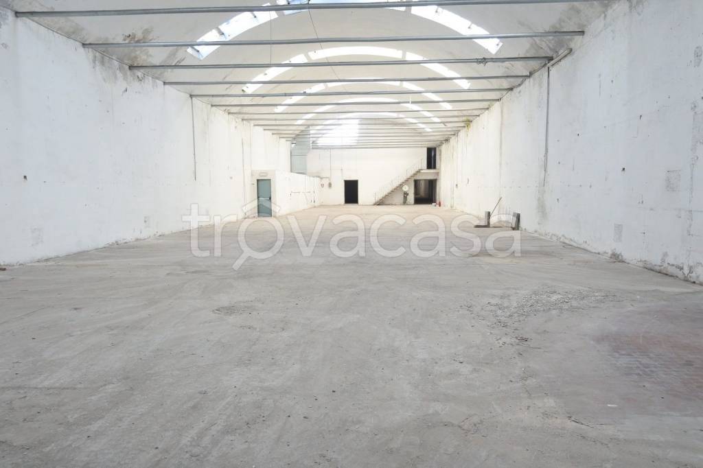 locale commerciale in vendita a Prato in zona Cafaggio