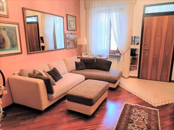 casa indipendente in vendita a Prato