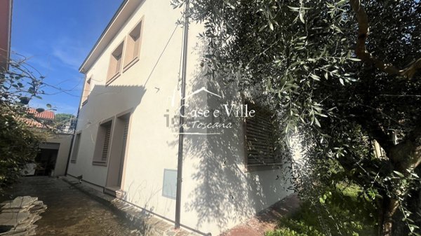 casa indipendente in vendita a Prato