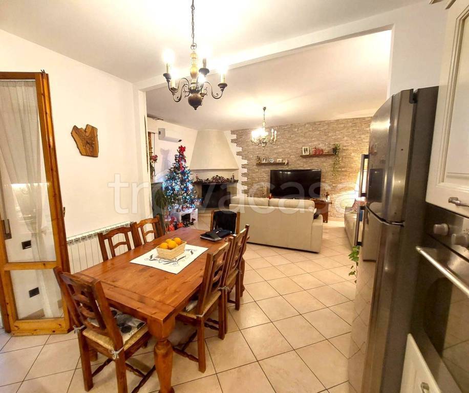 appartamento in vendita a Prato in zona Grignano