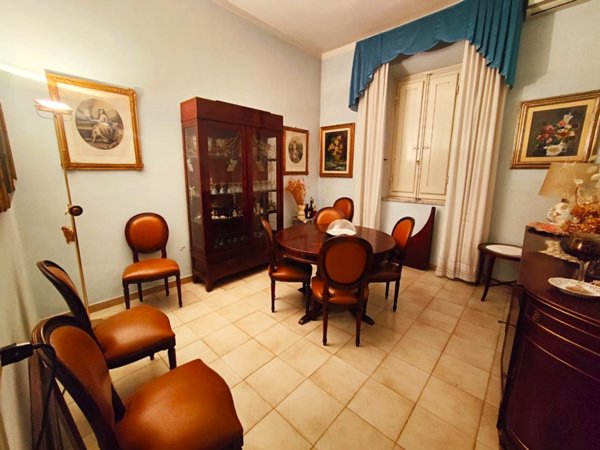 casa indipendente in vendita a Prato in zona Castelnuovo