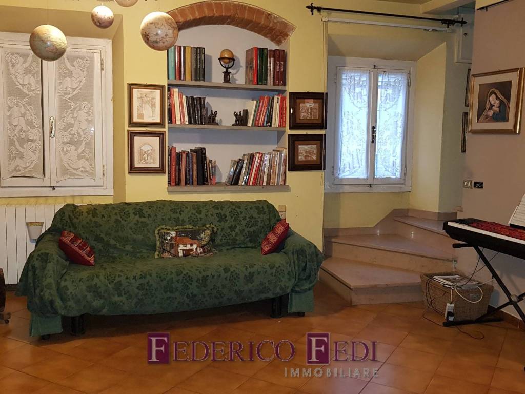 casa indipendente in vendita a Prato