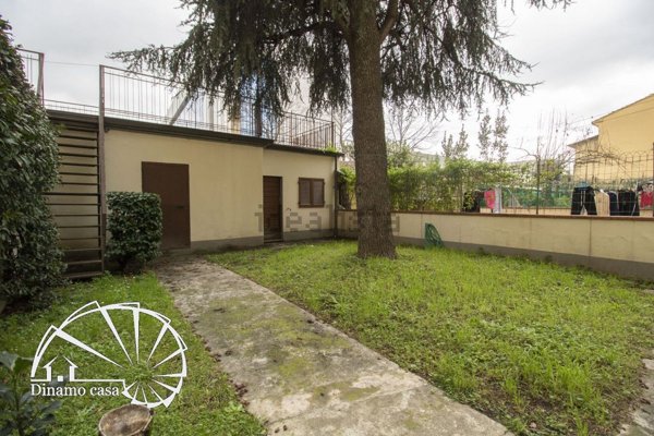 quadrivano in vendita a Prato in zona Grignano