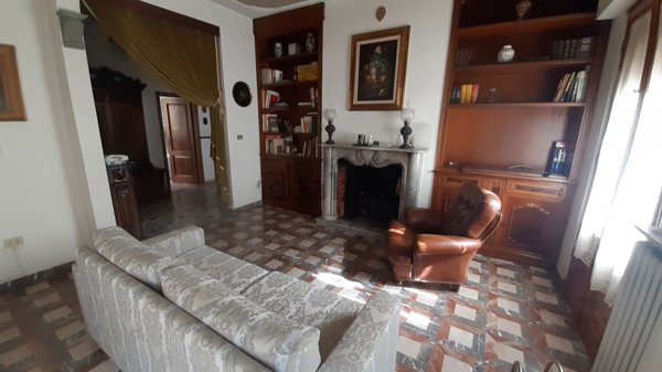 casa indipendente in vendita a Prato