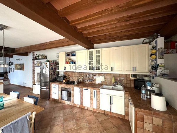 casa indipendente in vendita a Prato in zona Paperino