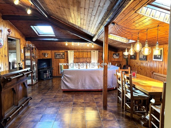 casa indipendente in vendita a Prato in zona Viaccia
