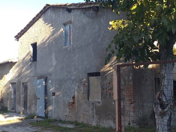 casa indipendente in vendita a Prato in zona Castelnuovo