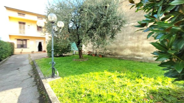 casa indipendente in vendita a Prato in zona Tobbiana