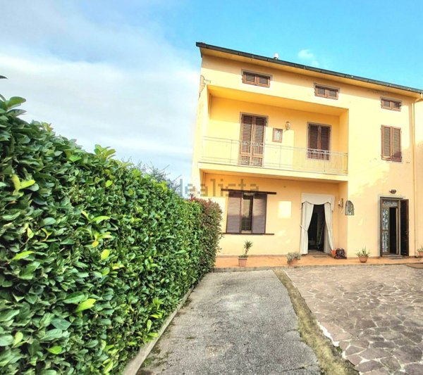 casa indipendente in vendita a Prato in zona Tobbiana