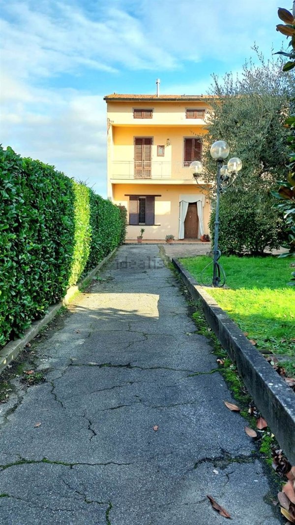 casa indipendente in vendita a Prato in zona Tobbiana