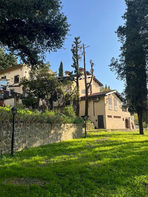 casa indipendente in vendita a Prato