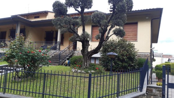 casa indipendente in vendita a Prato in zona Iolo