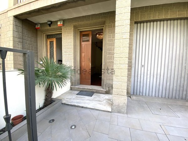 casa indipendente in vendita a Prato