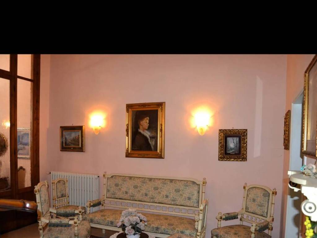 casa indipendente in vendita a Prato