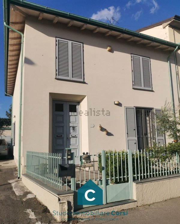 casa indipendente in vendita a Prato